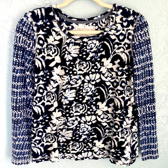 Sundance Tops - 🦋Sundance🦋Floral Jacquard Long Sleeve Tee